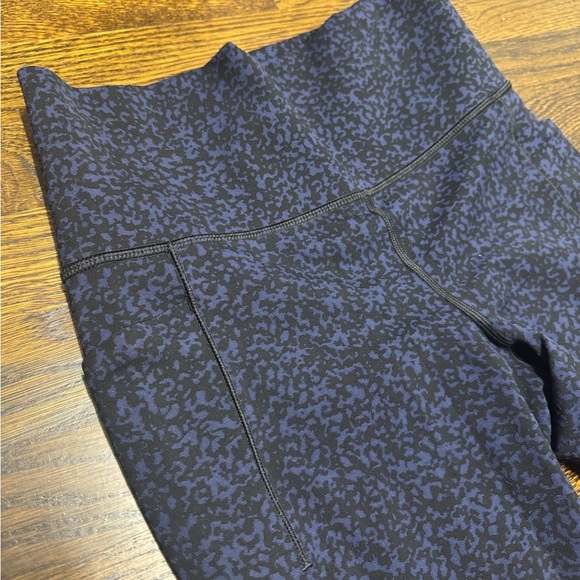 Athleta Salutation Stash Pocket Gravel Tight in Blue and Black, Size: S - Picture 3 of 5